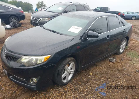 2013 Toyota Camry Se z USA, uszkodzony, nr VIN 4T1BF1FK4DU647727